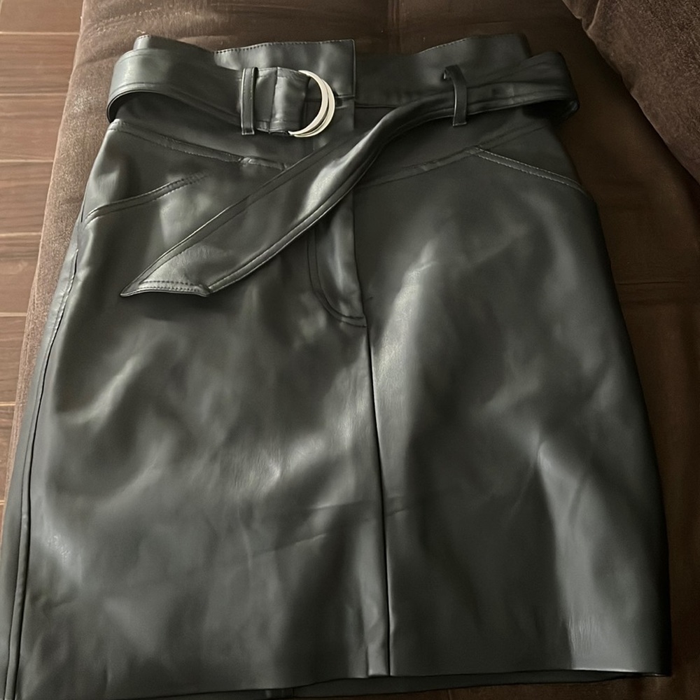 Womens short leather skirt